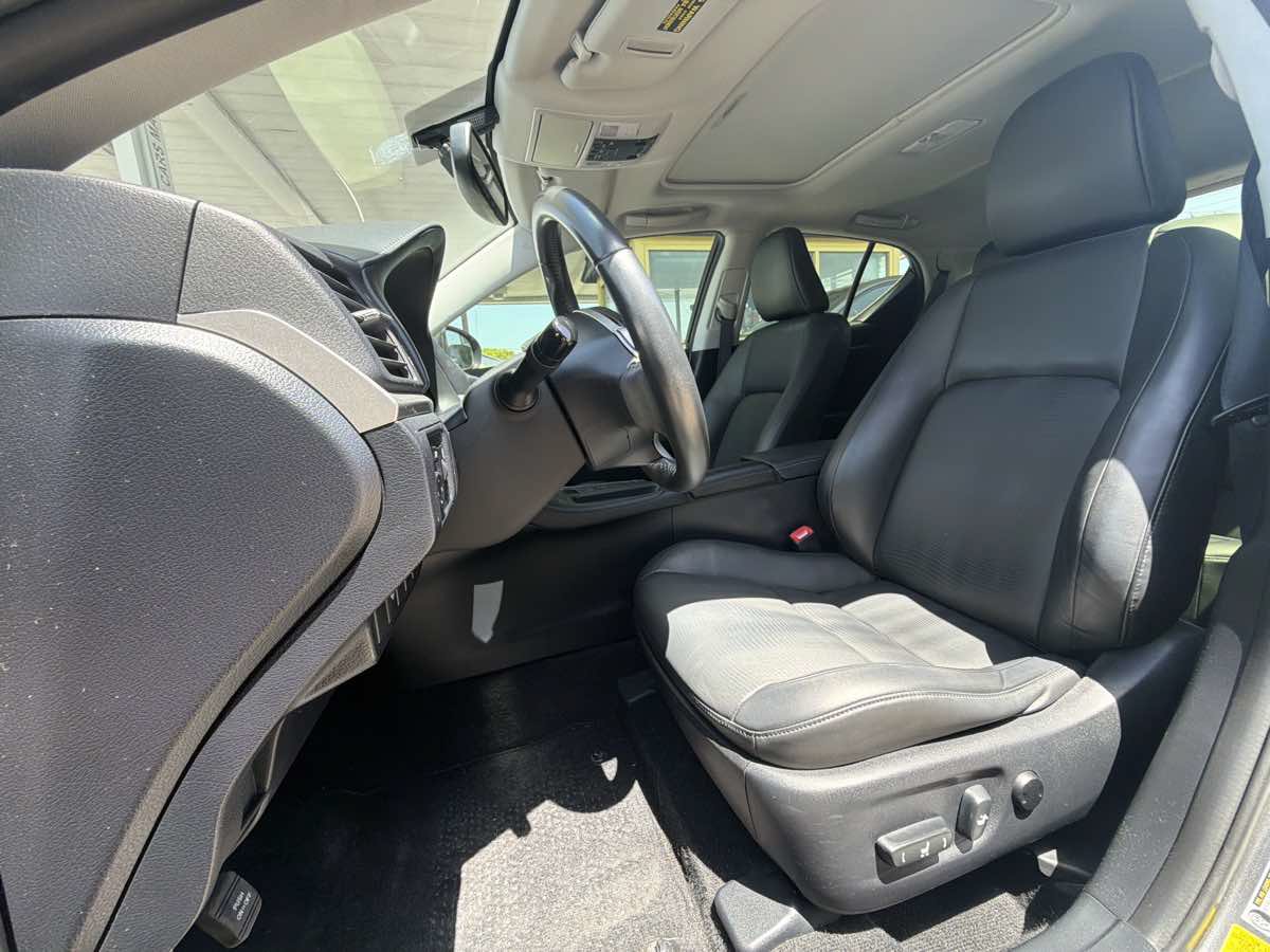 Used 2013 Lexus CT 200h w/ Premium Pkg w/Backup Camera FWD image 6