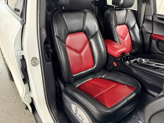 Used 2023 Porsche Macan AWD/4WD image 23