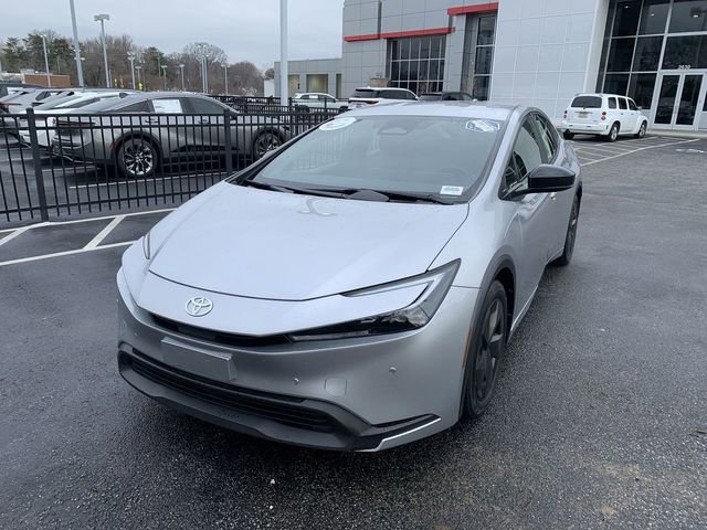 Used 2023 Toyota Prius LE video 1