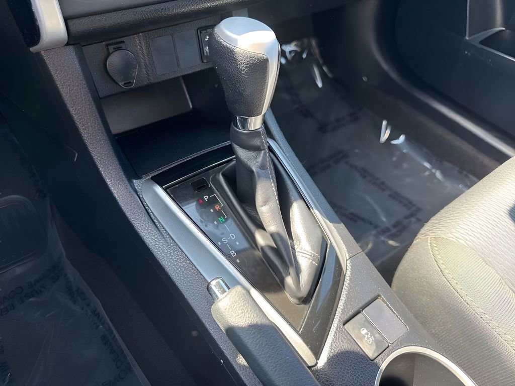 Used 2017 Toyota Corolla LE FWD image 15