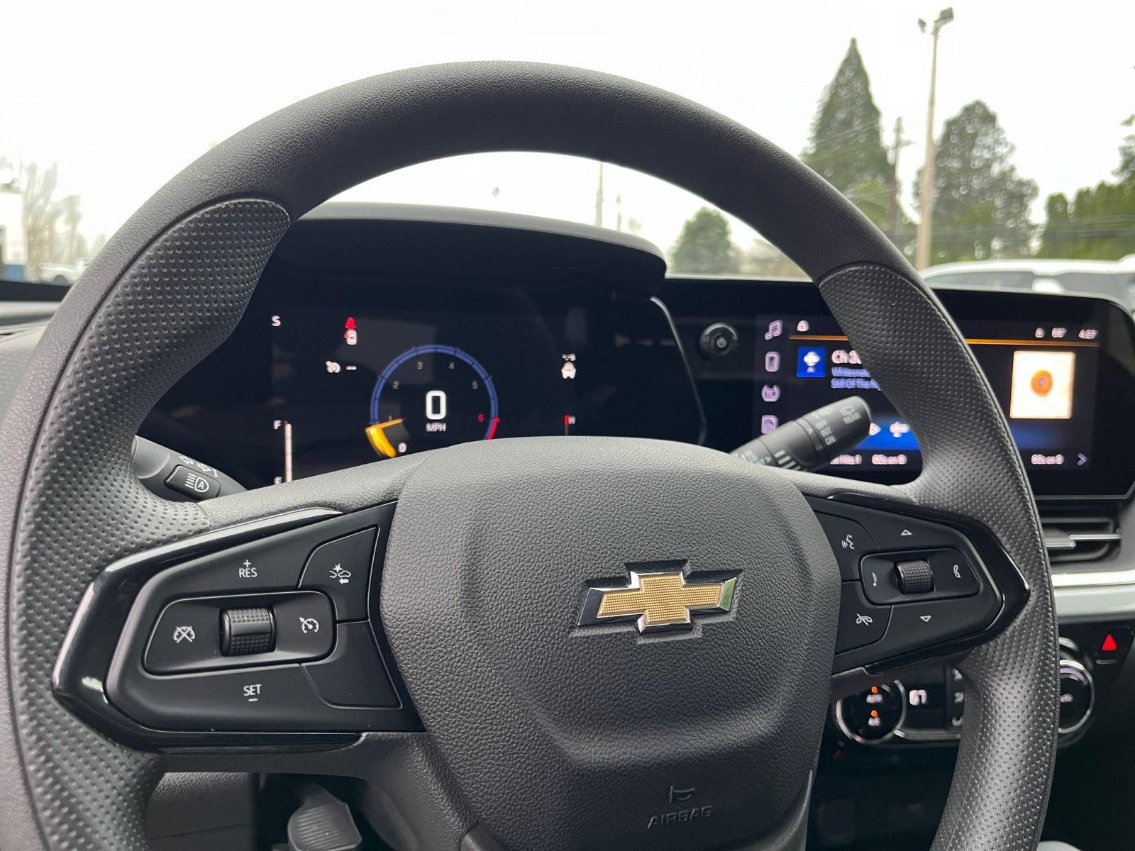 Used 2025 Chevrolet Trax LT FWD image 27