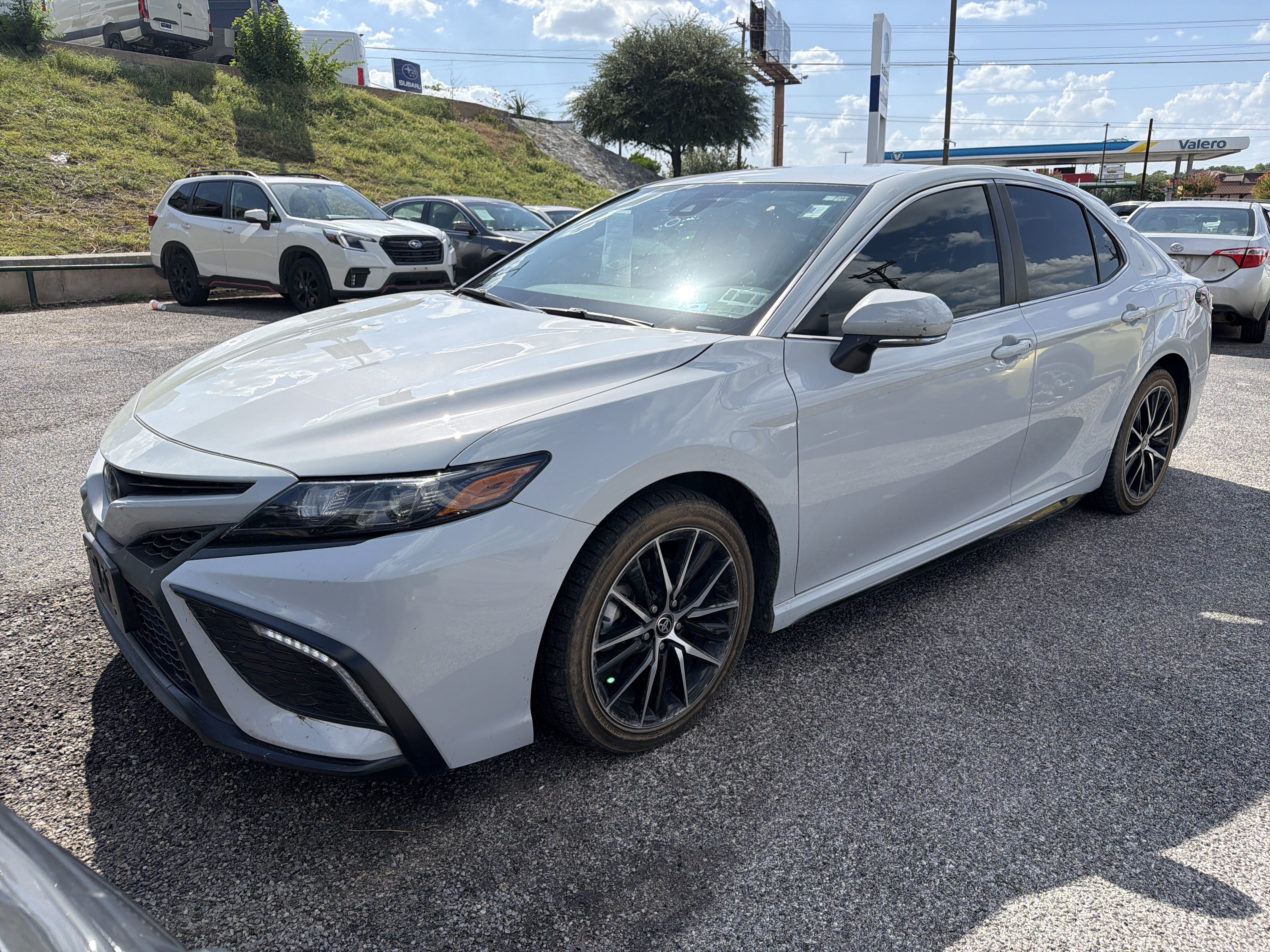 Used 2024 Toyota Camry SE FWD image 7