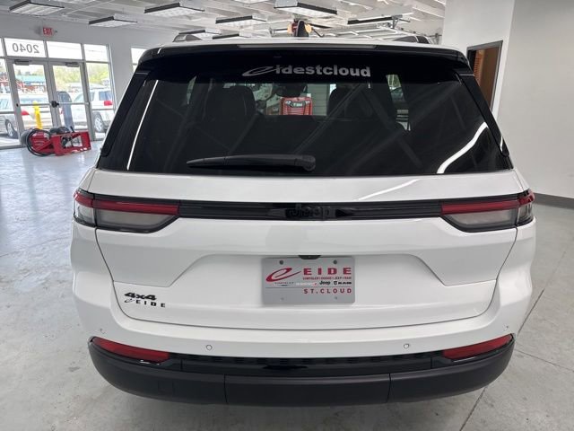 Used 2023 Jeep Grand Cherokee Altitude AWD/4WD image 9