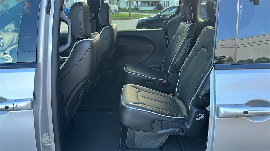 New 2026 Chrysler Pacifica Limited w/ S Appearance Package image 27