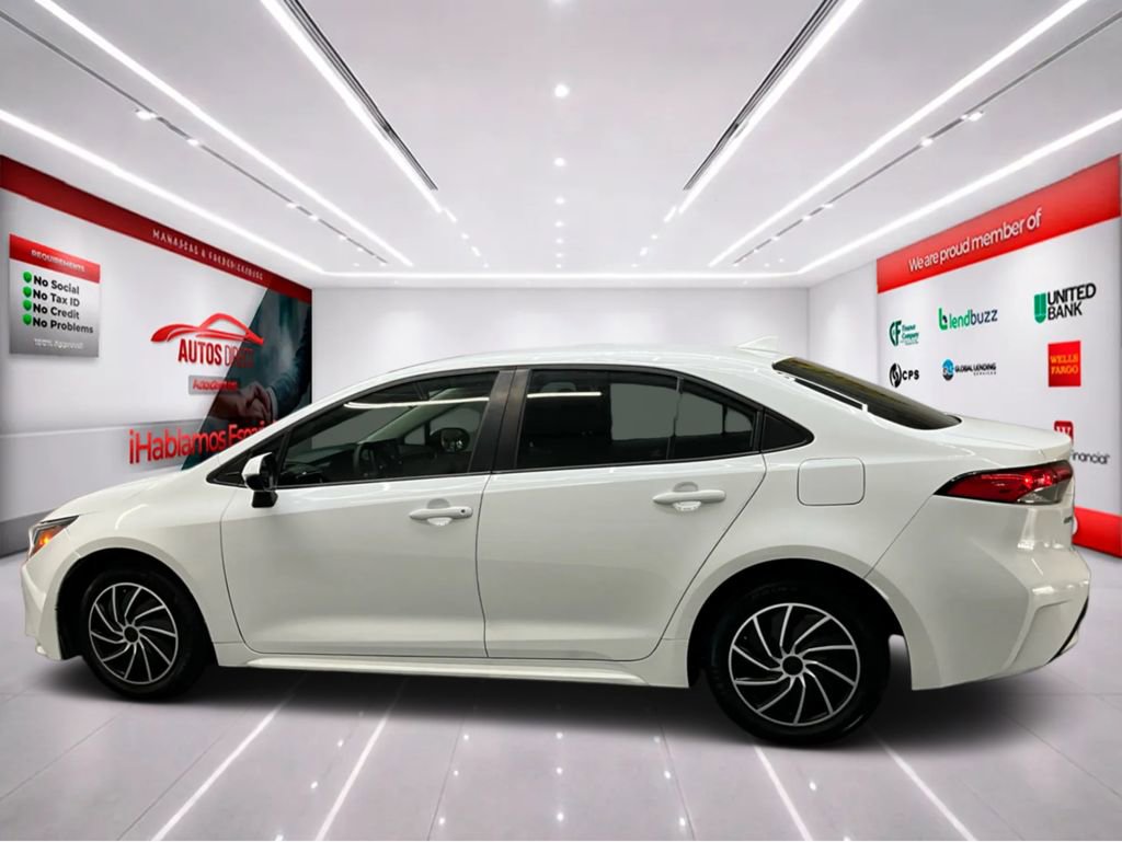 Used 2021 Toyota Corolla LE image 4