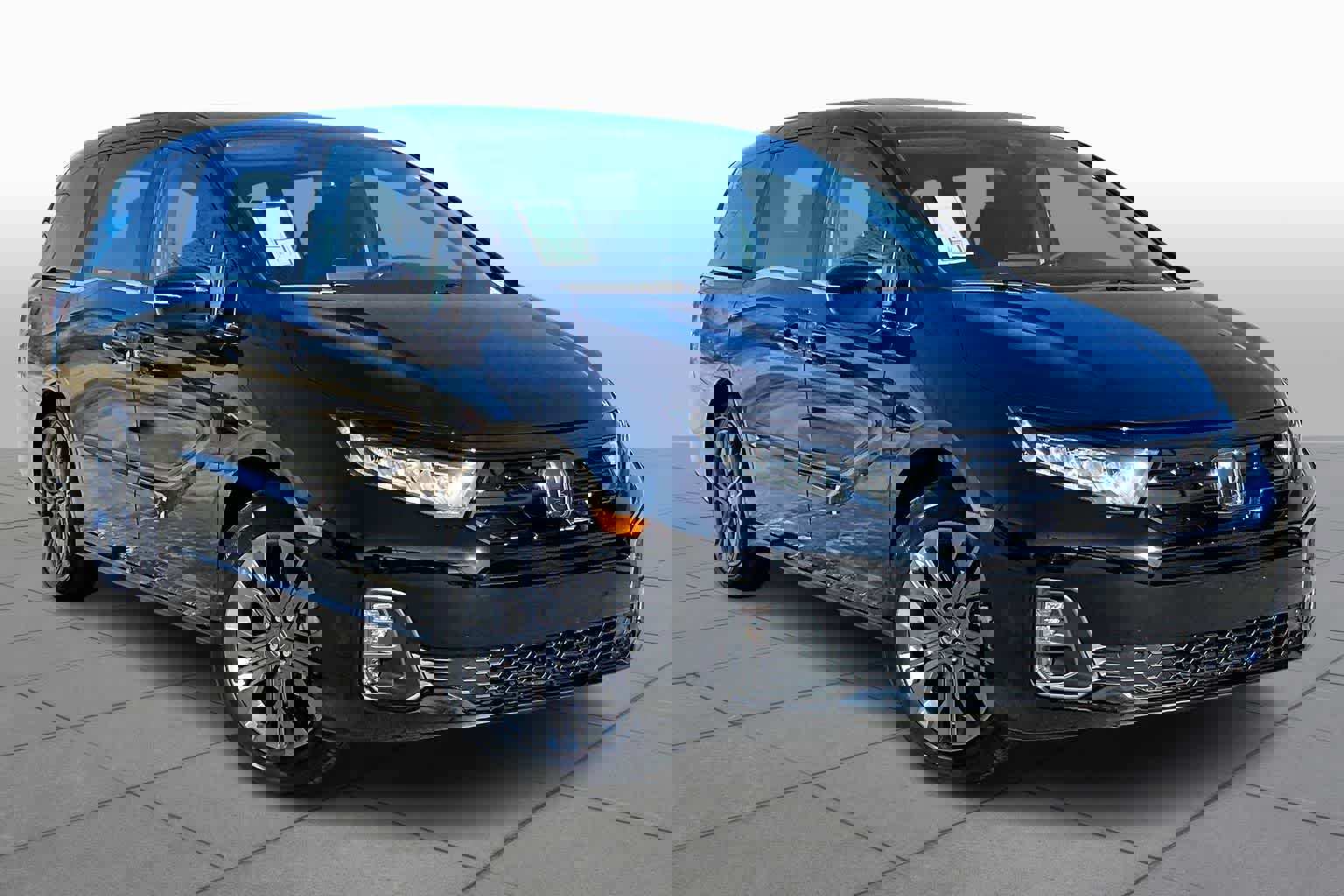 New 2026 Honda Odyssey Touring image 2