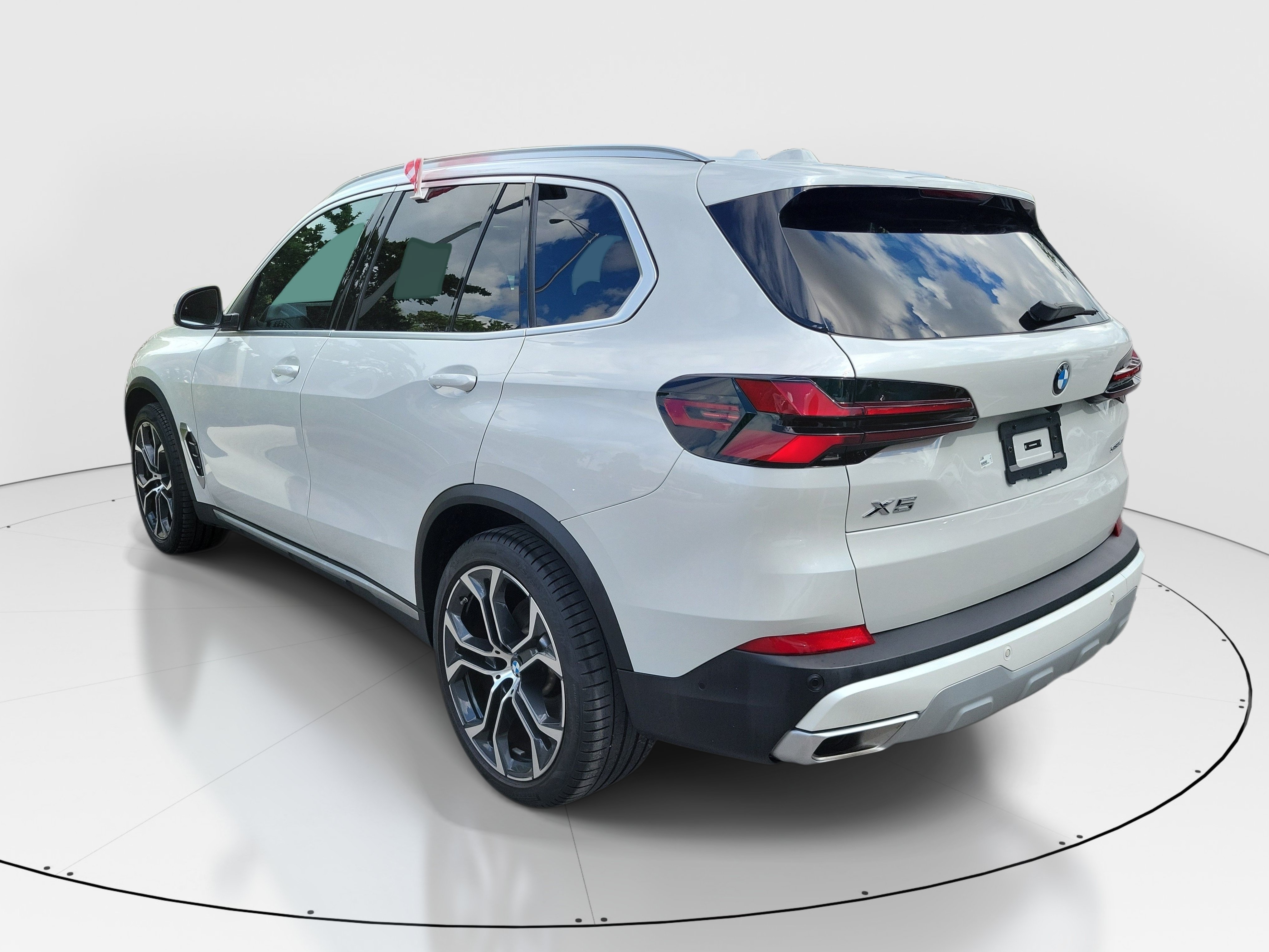 Used 2025 BMW X5 sDrive40i w/ Premium Package RWD image 4