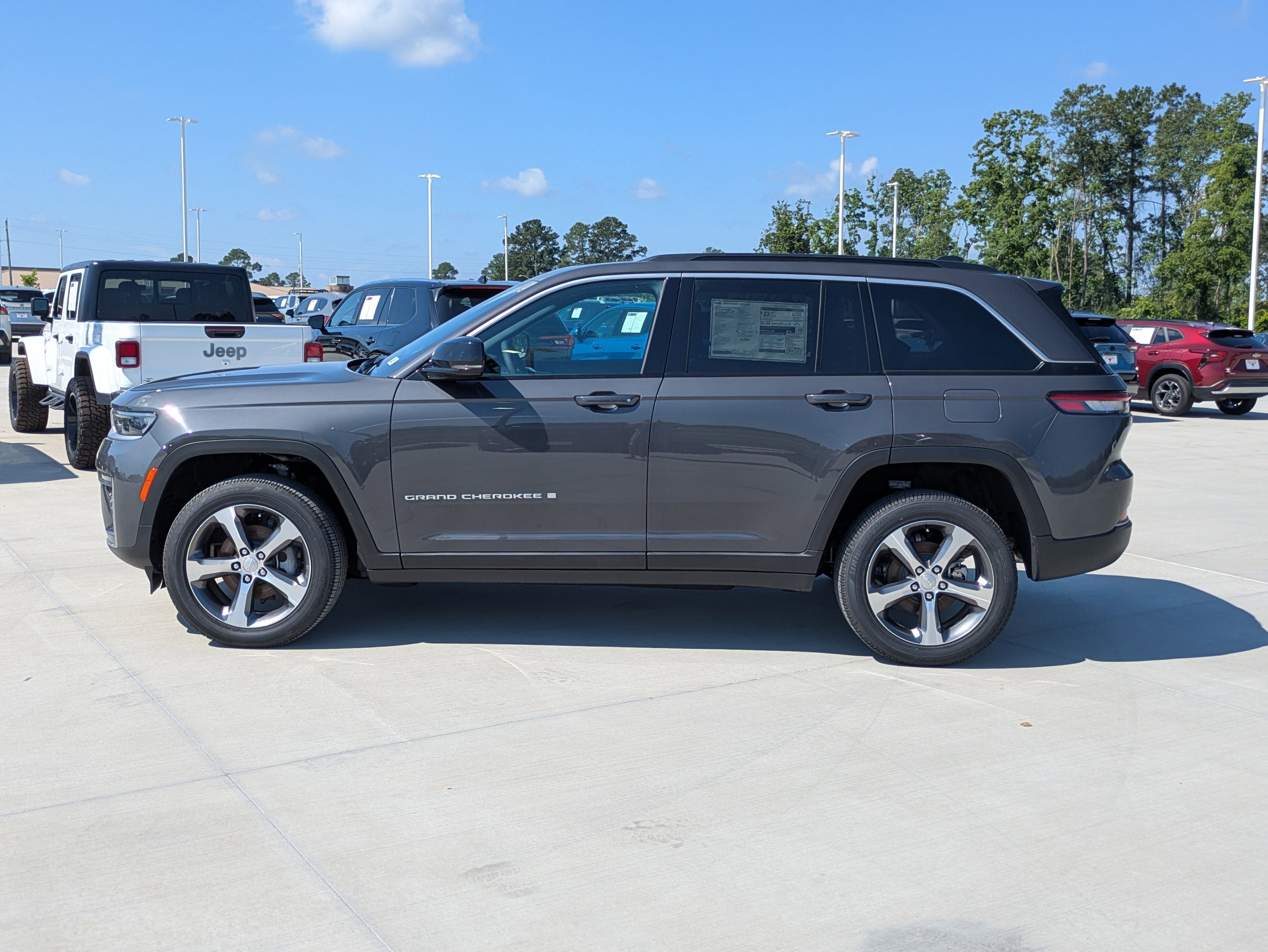 New 2026 Jeep Grand Cherokee Limited RWD image 2