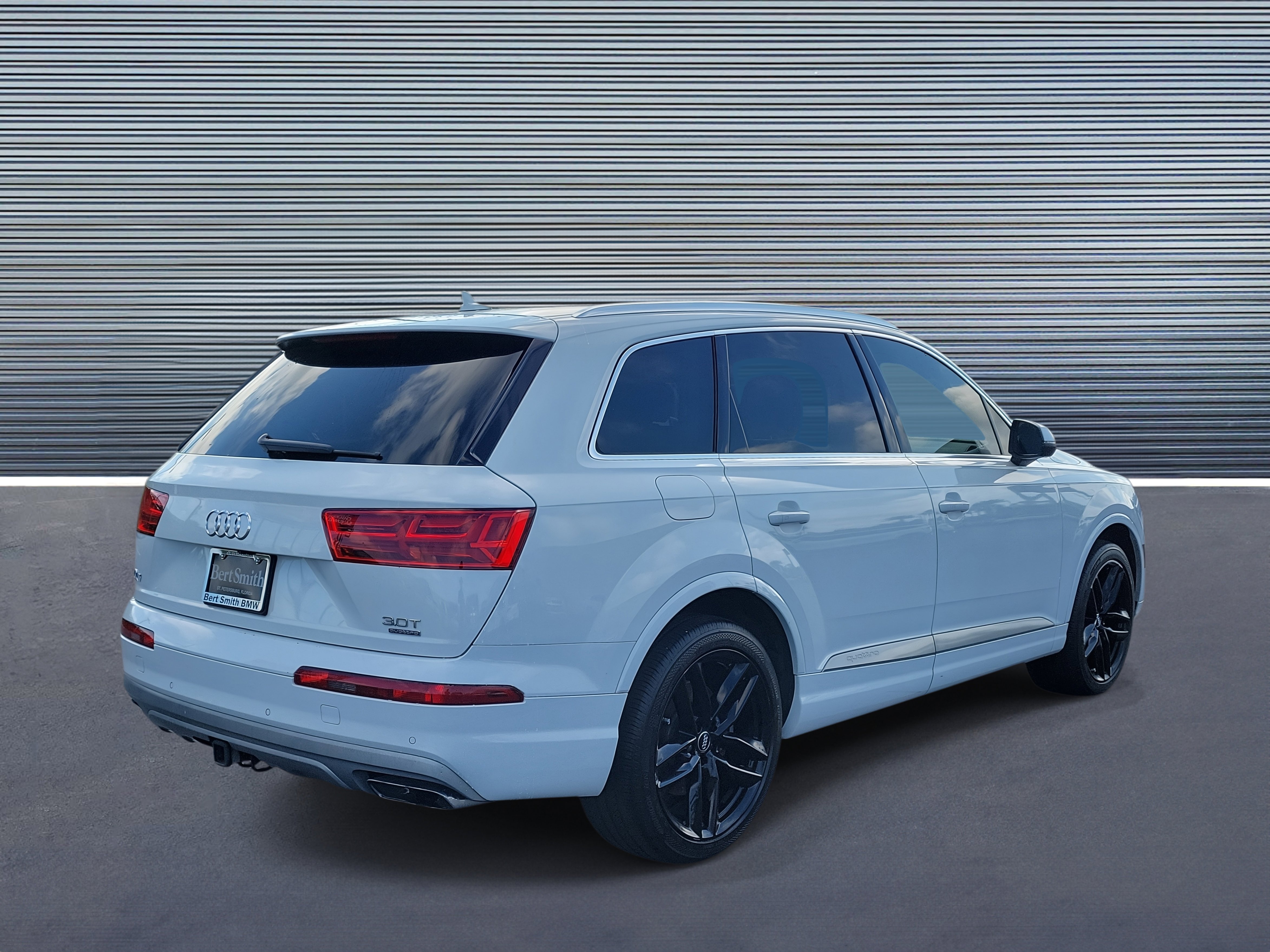 Used 2017 Audi Q7 3.0T Prestige image 3