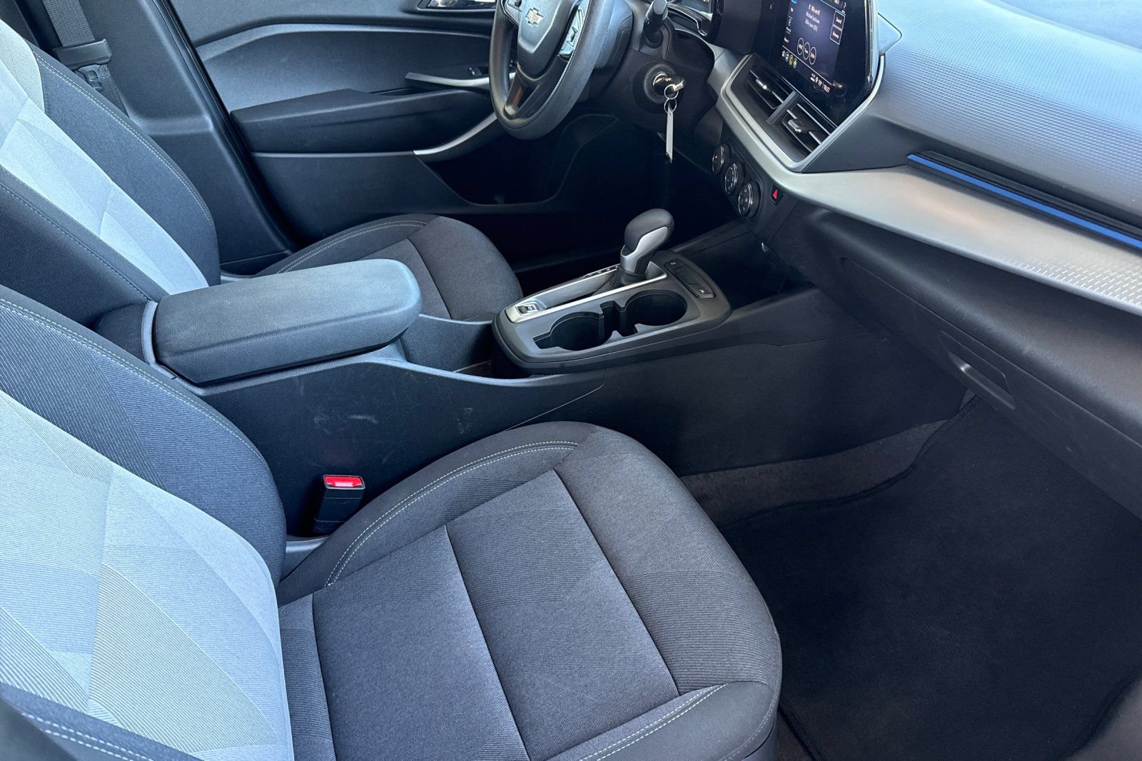 Used 2025 Chevrolet Trax LS FWD image 22