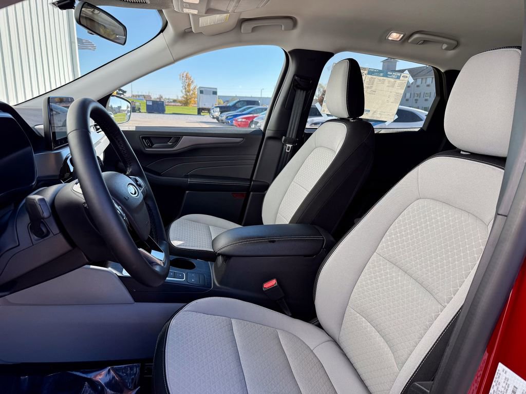 Certified 2025 Ford Escape Active w/ Cold Weather Package image 10