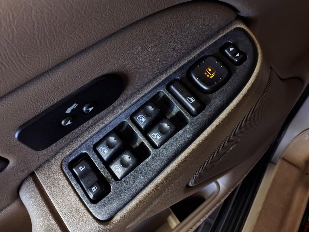 Used 2004 Chevrolet Suburban LS w/ Preferred Equipment Group image 25