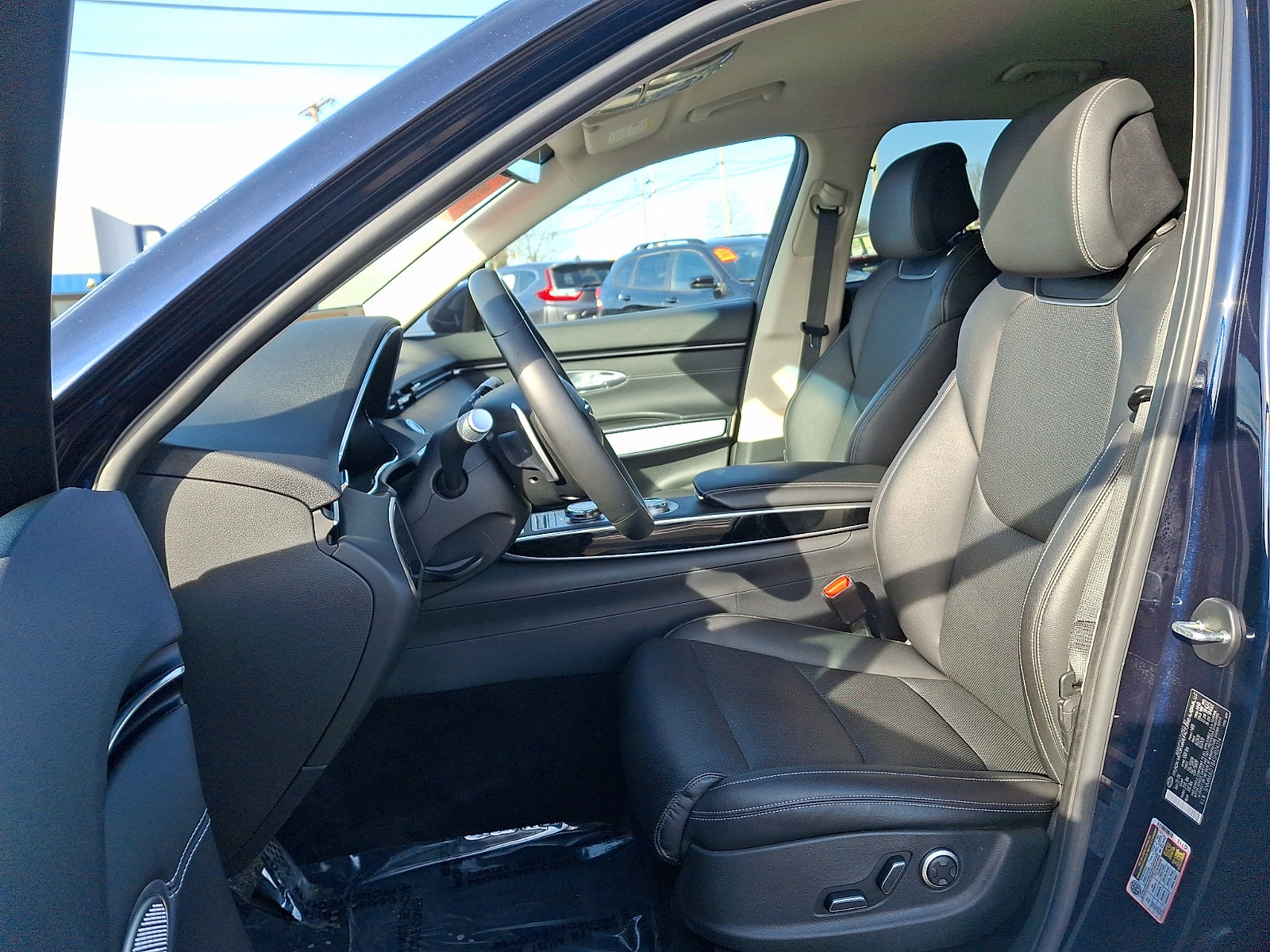 Used 2025 Genesis GV70 2.5T image 13