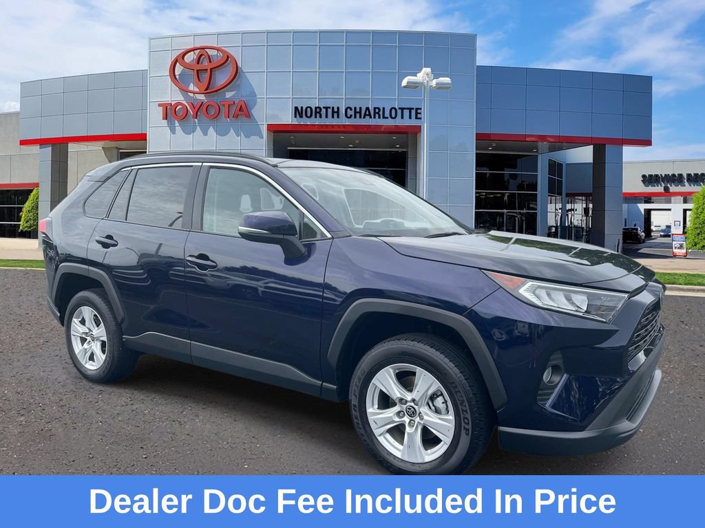 Used 2021 Toyota RAV4 XLE w/ Convenience Package FWD image 1