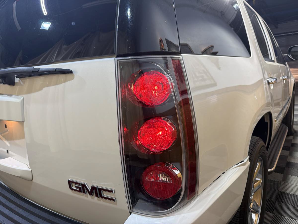 Used 2014 GMC Yukon Denali RWD image 10
