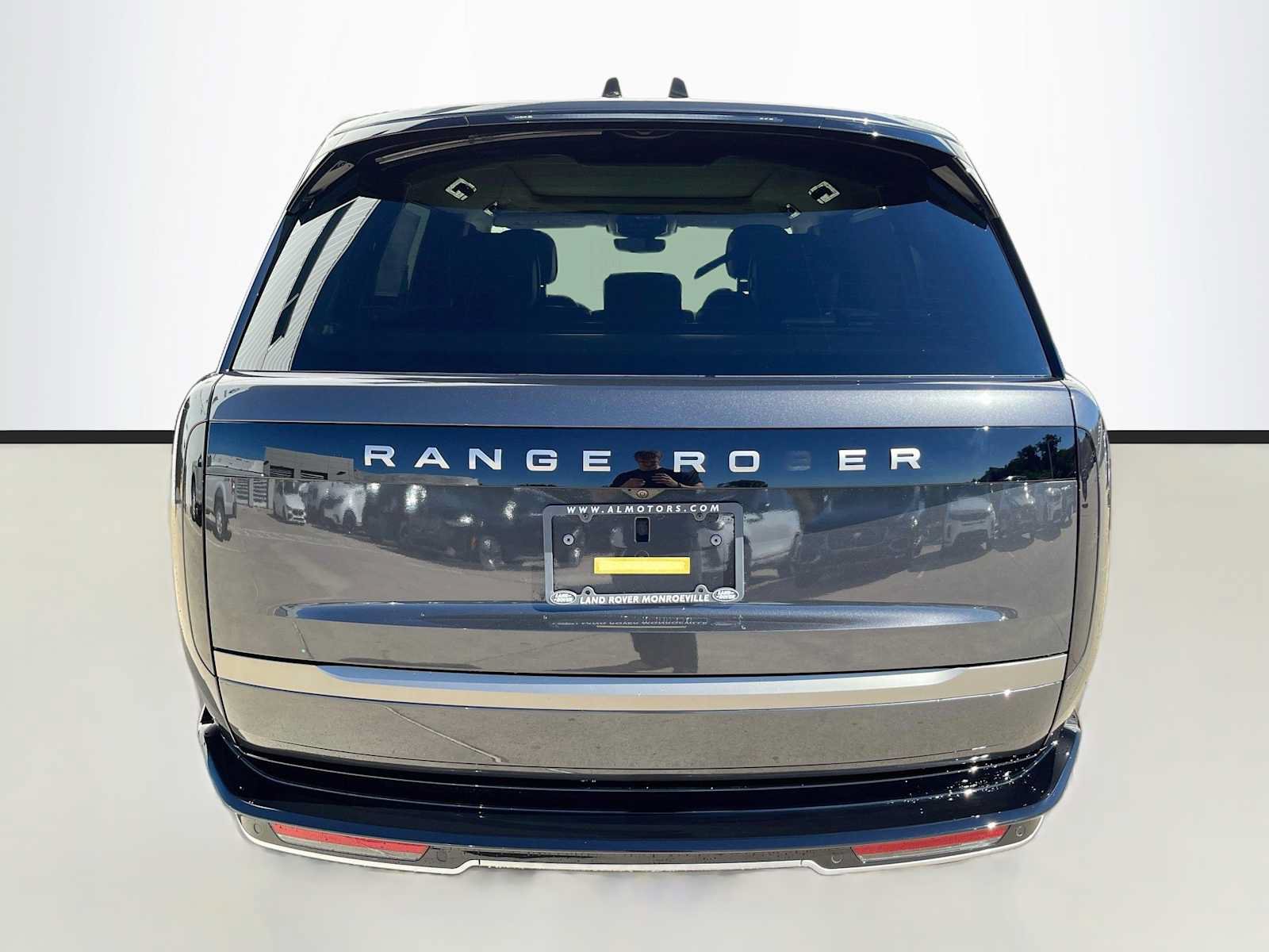 New 2027 Land Rover Range Rover Long Wheelbase SE AWD/4WD image 4