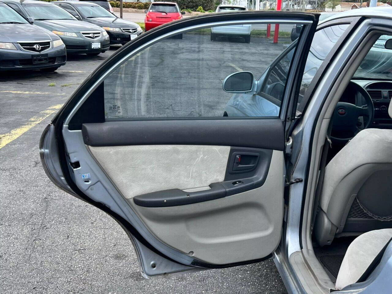 Used 2005 Kia Spectra LX image 7