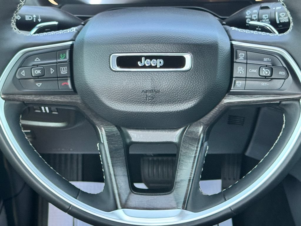 Used 2024 Jeep Grand Cherokee L Limited w/ Black Appearance Package AWD/4WD image 23