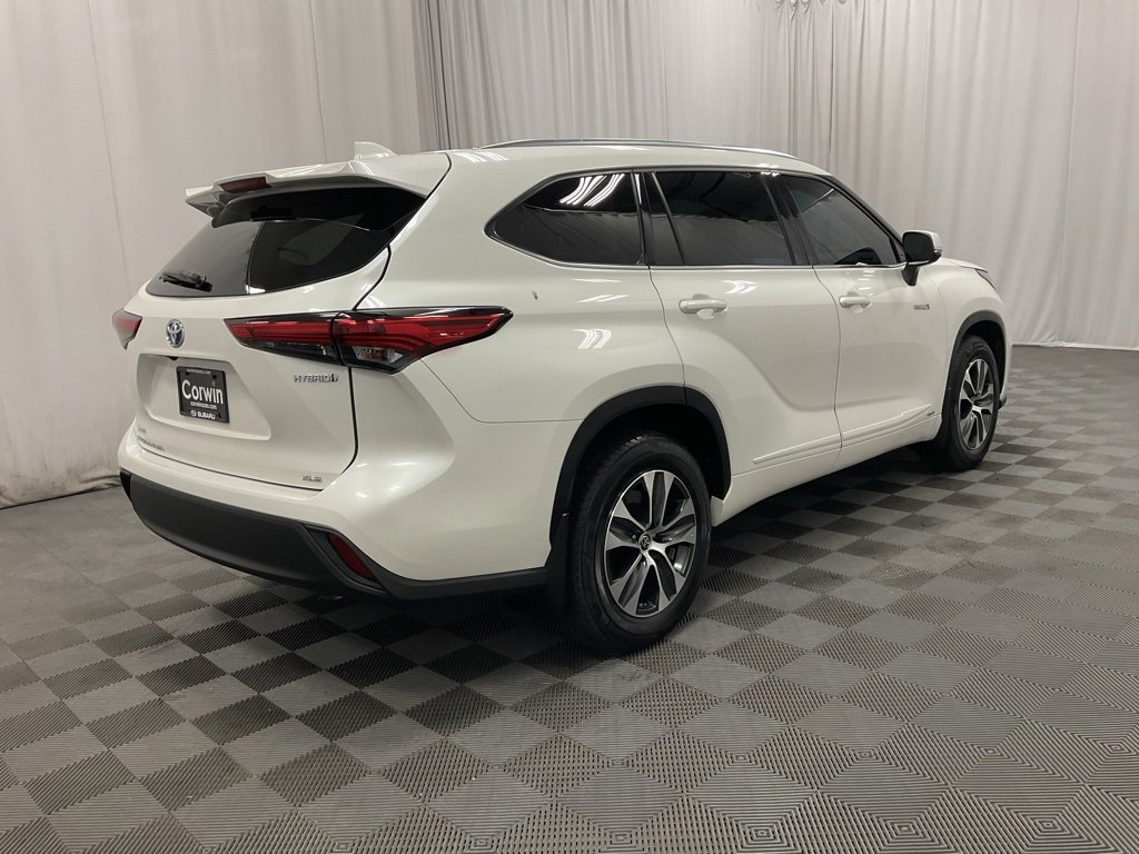 Used 2021 Toyota Highlander XLE image 3