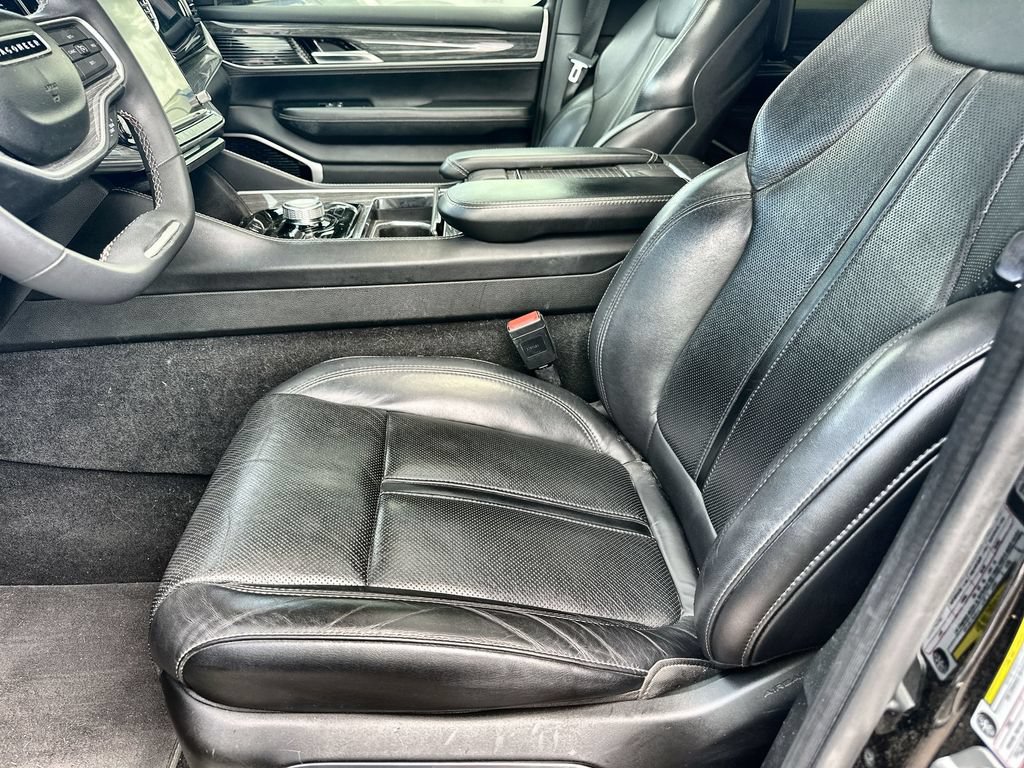 Used 2022 Jeep Wagoneer Series III w/ Premium Group I AWD/4WD image 10