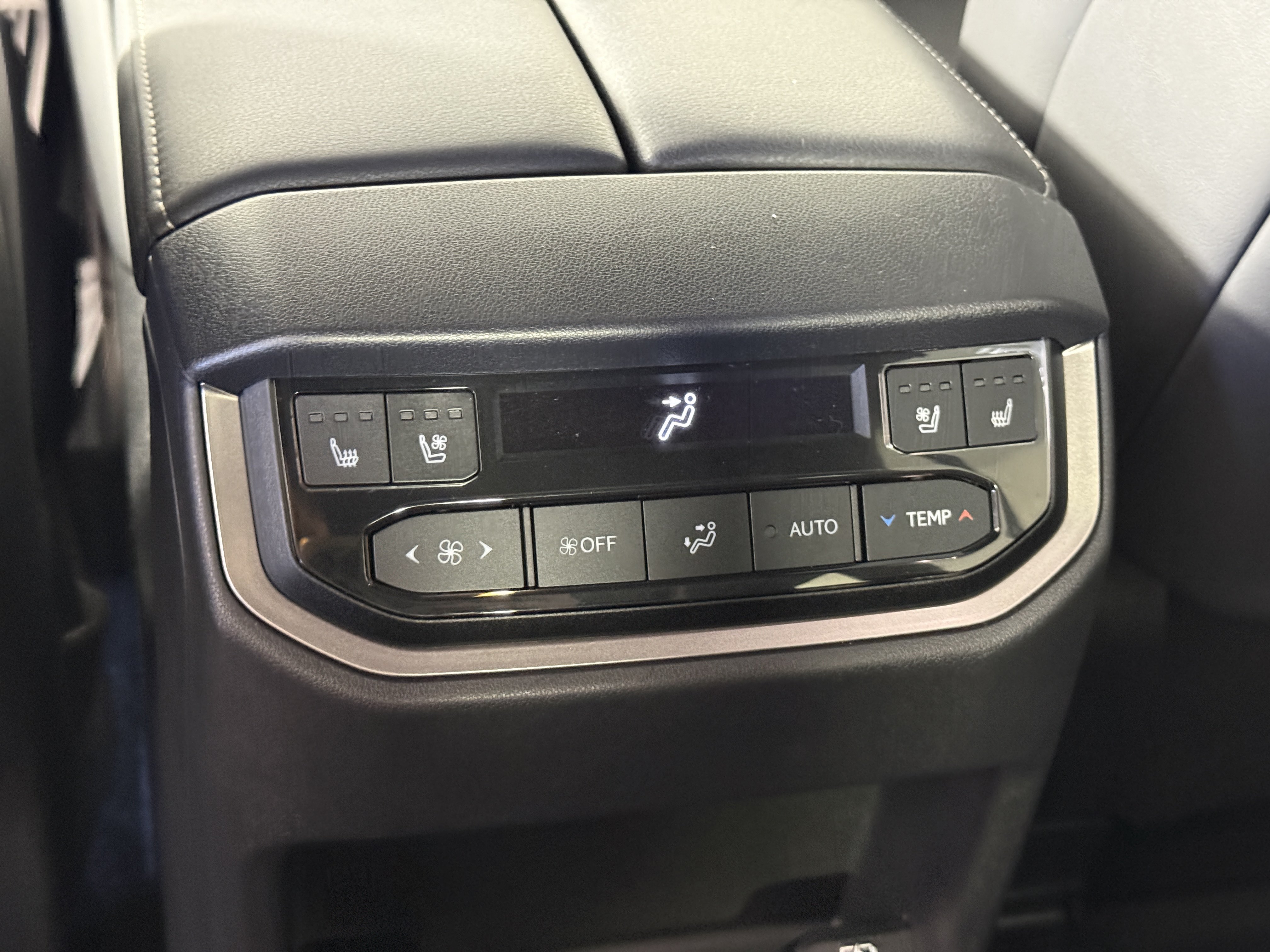 Used 2025 Lexus TX 500h AWD w/ Technology Package image 15