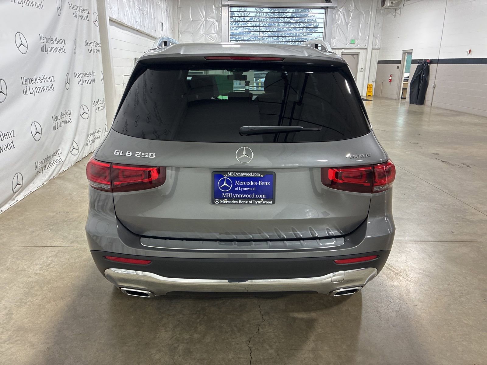 Used 2022 Mercedes-Benz GLB 250 4MATIC image 4