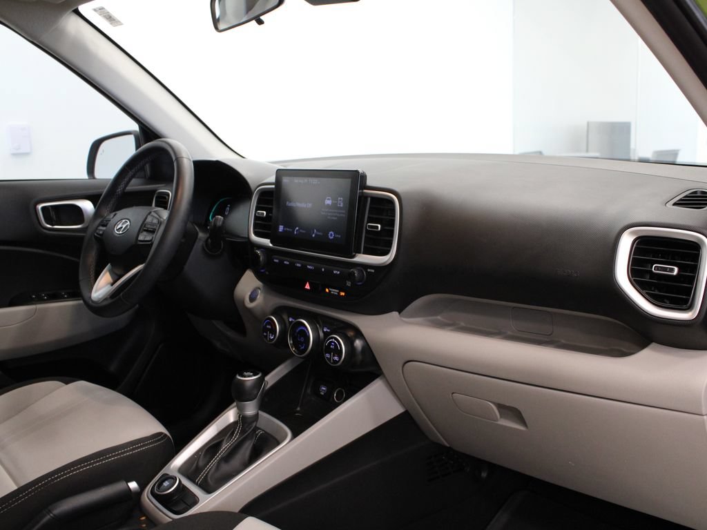 Used 2024 Hyundai Venue SEL FWD image 15