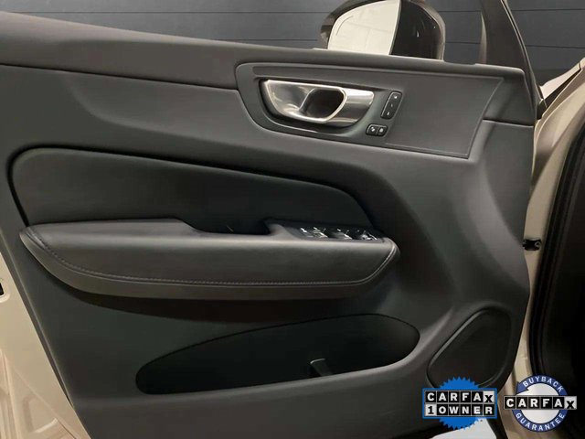 Used 2025 Volvo XC60 B5 Plus image 33