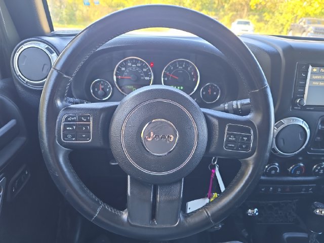 Used 2015 Jeep Wrangler Unlimited Sahara w/ Connectivity Group AWD/4WD image 17
