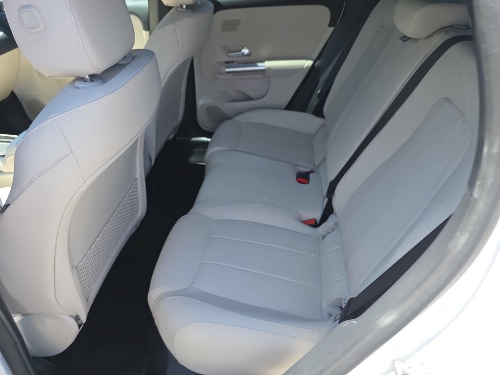 Used 2025 Mercedes-Benz GLA 250 4MATIC image 10