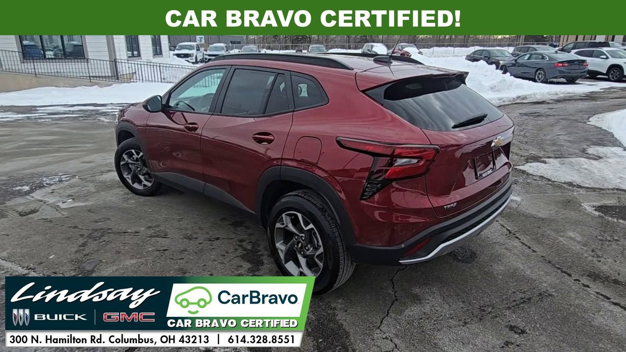 Used 2025 Chevrolet Trax LT w/ LT Convenience Package image 6