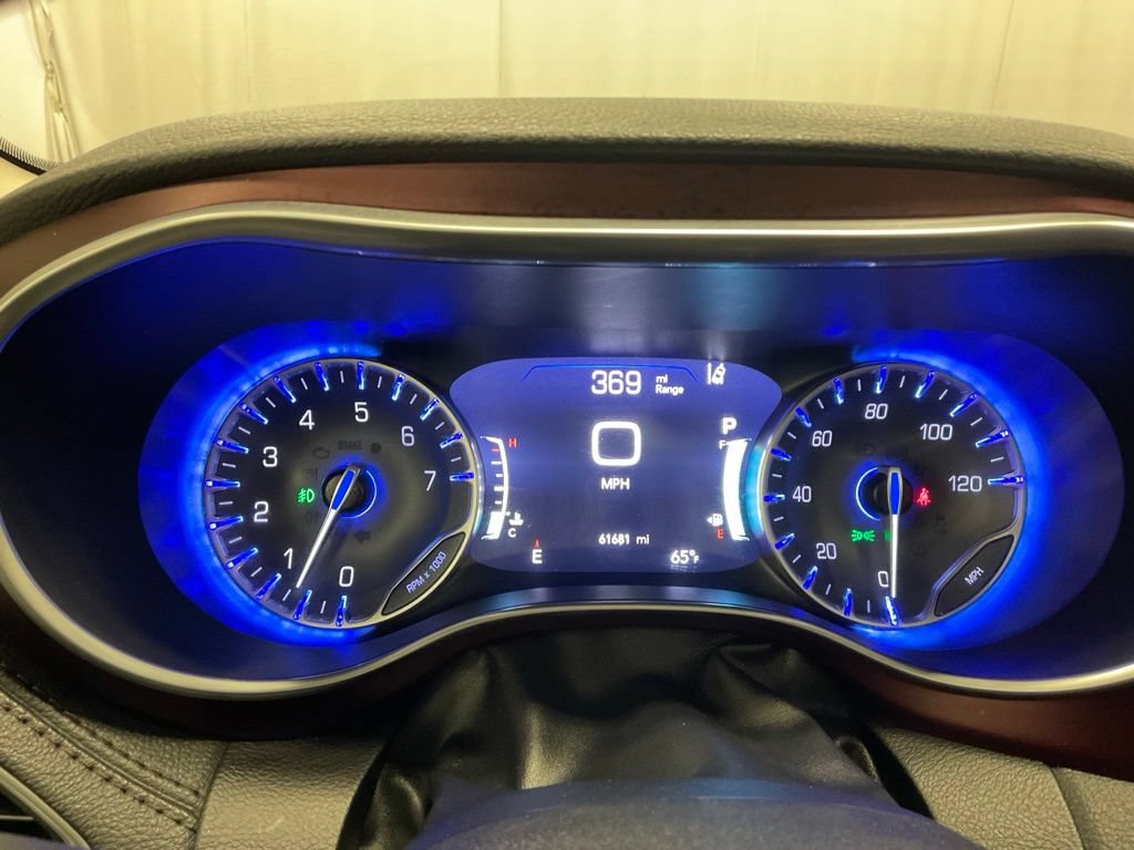 Used 2018 Chrysler Pacifica Limited w/ Advanced Safetytec Group FWD image 14