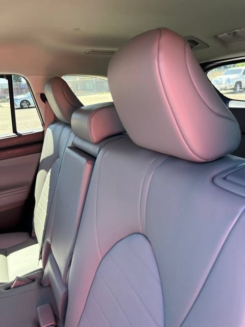 Used 2023 Toyota Highlander XLE FWD image 10