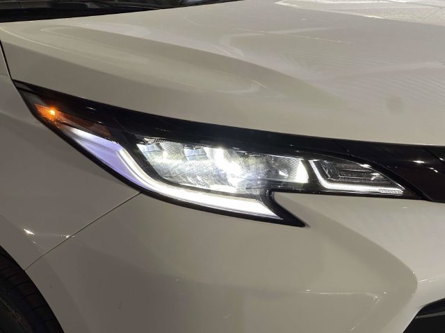 New 2026 Toyota Sienna XLE Woodland Edition AWD/4WD image 9