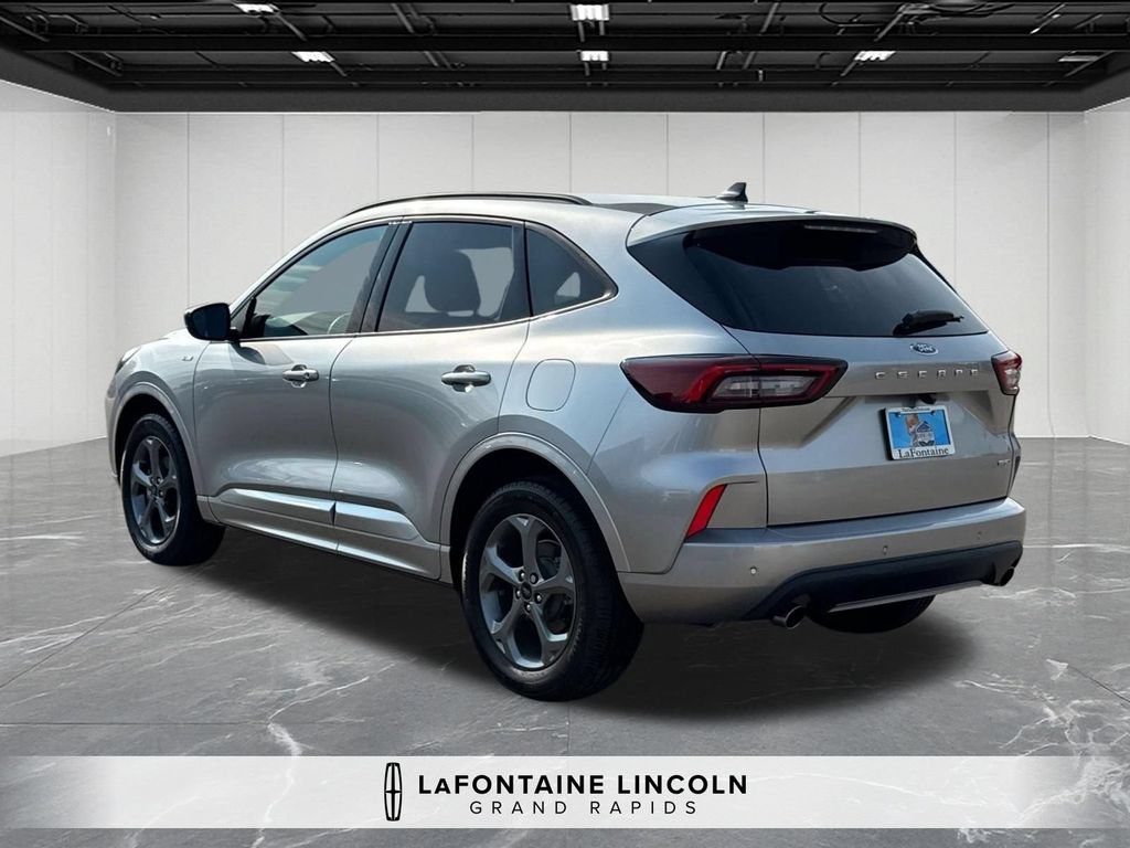 Used 2023 Ford Escape ST-Line w/ Tech Pack #1 AWD/4WD image 3