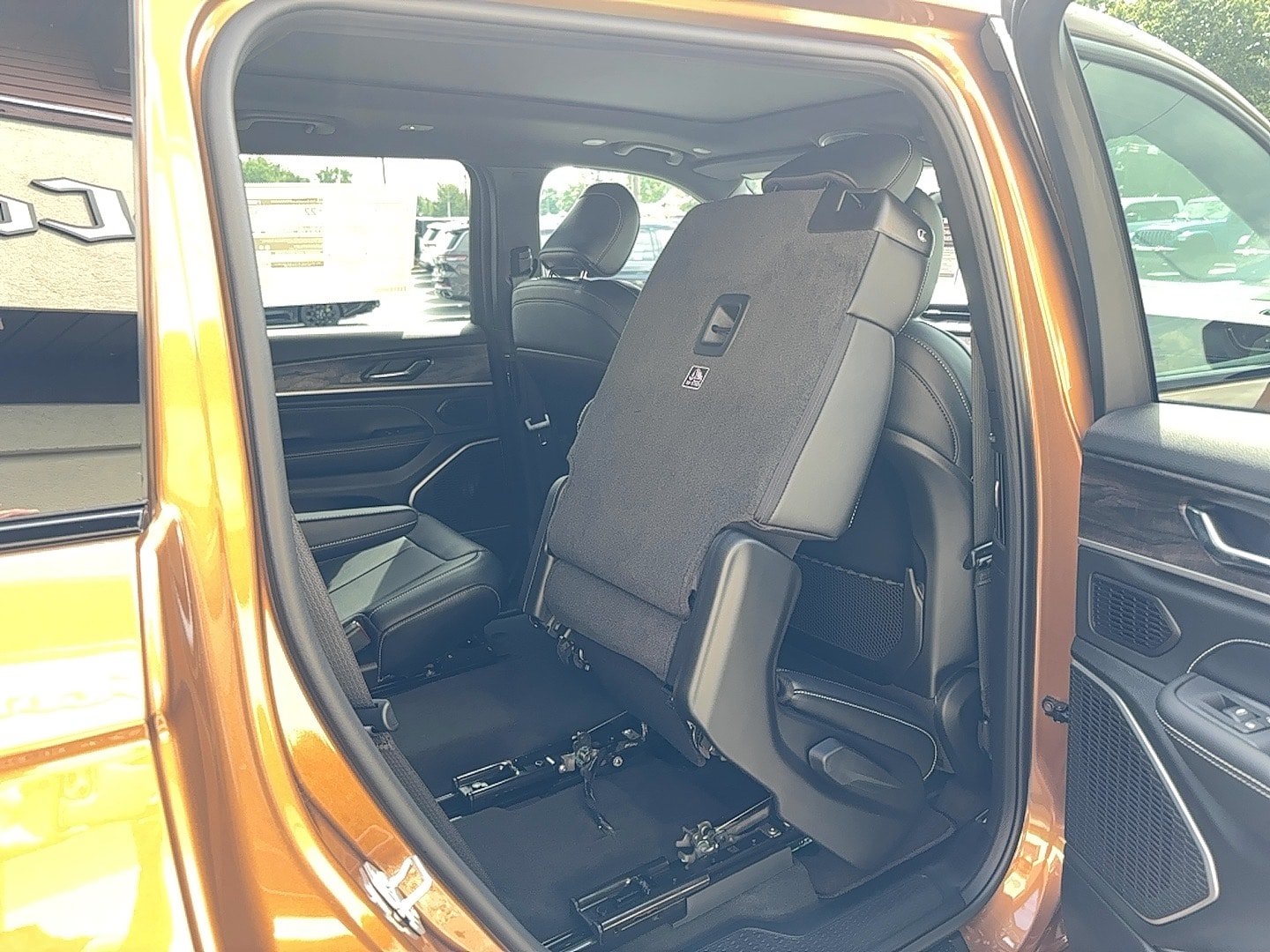 New 2027 Jeep Grand Cherokee L Limited AWD/4WD image 9