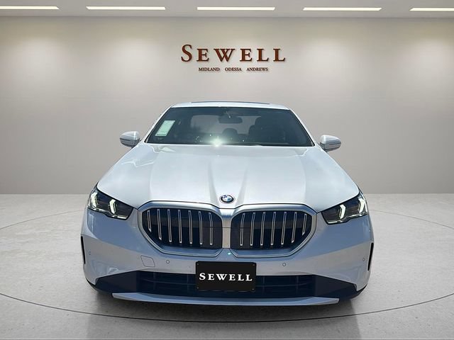 Used 2025 BMW 530i xDrive w/ Premium Package AWD/4WD image 8