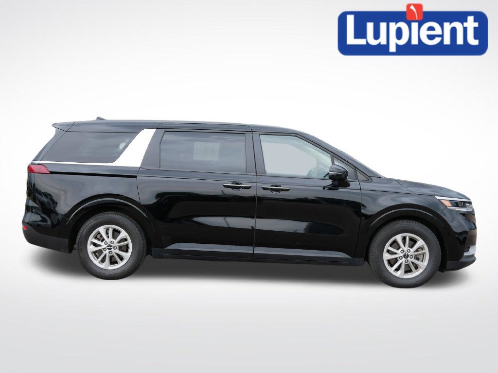 Used 2024 Kia Carnival LX FWD image 2