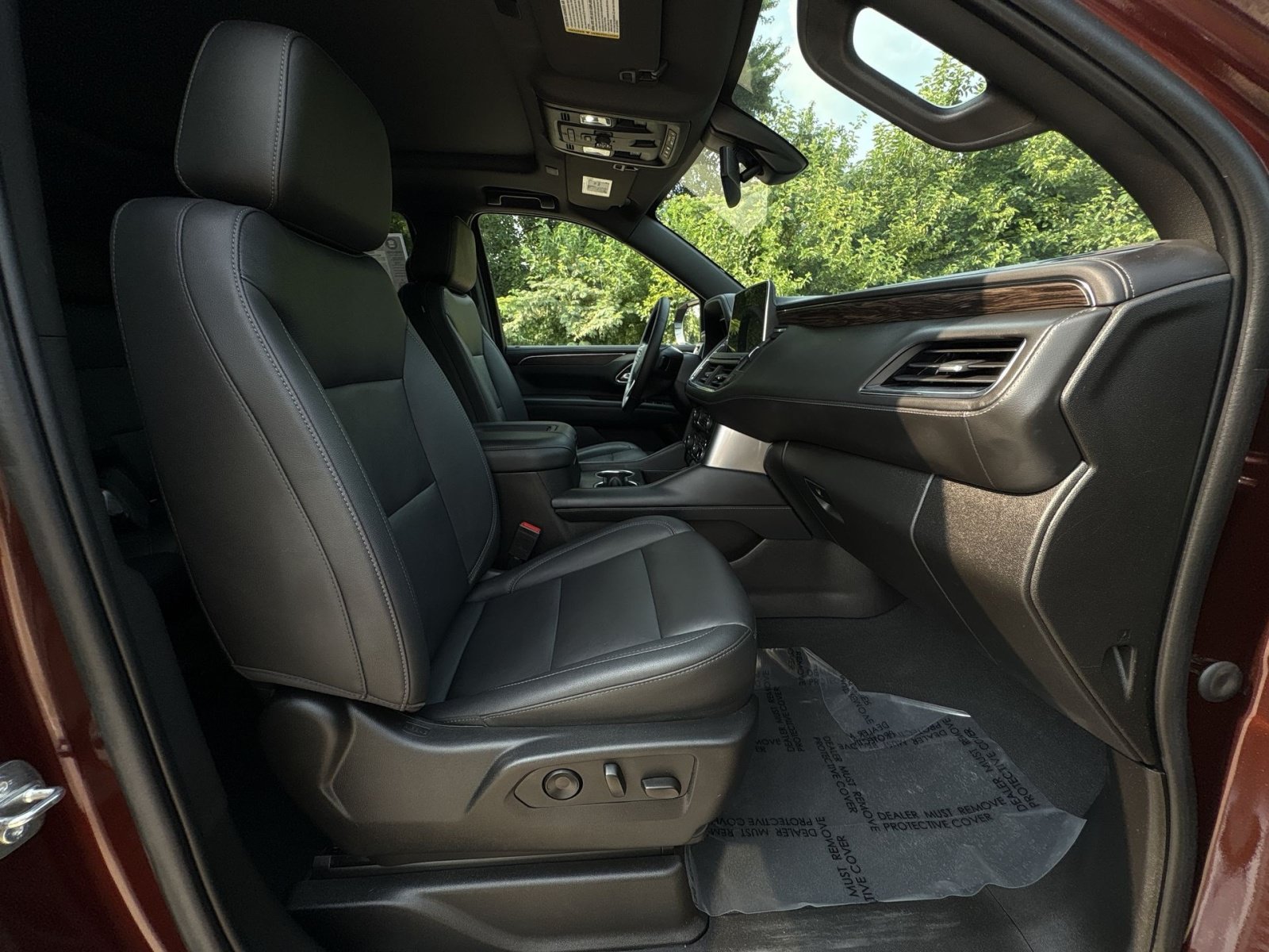 Used 2022 Chevrolet Tahoe Z71 w/ Luxury Package AWD/4WD image 39