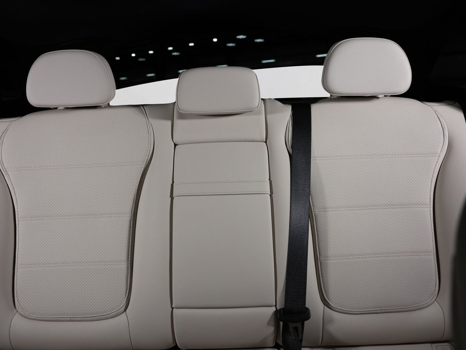 Used 2025 Mercedes-Benz GLC 300 4MATIC image 19