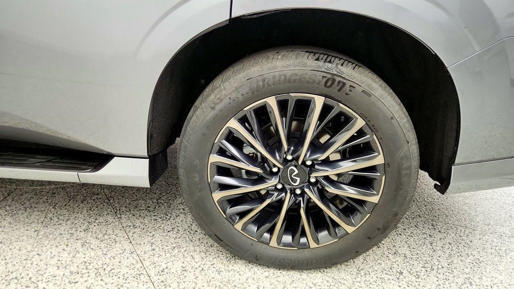 Used 2025 INFINITI QX80 Autograph AWD/4WD image 9