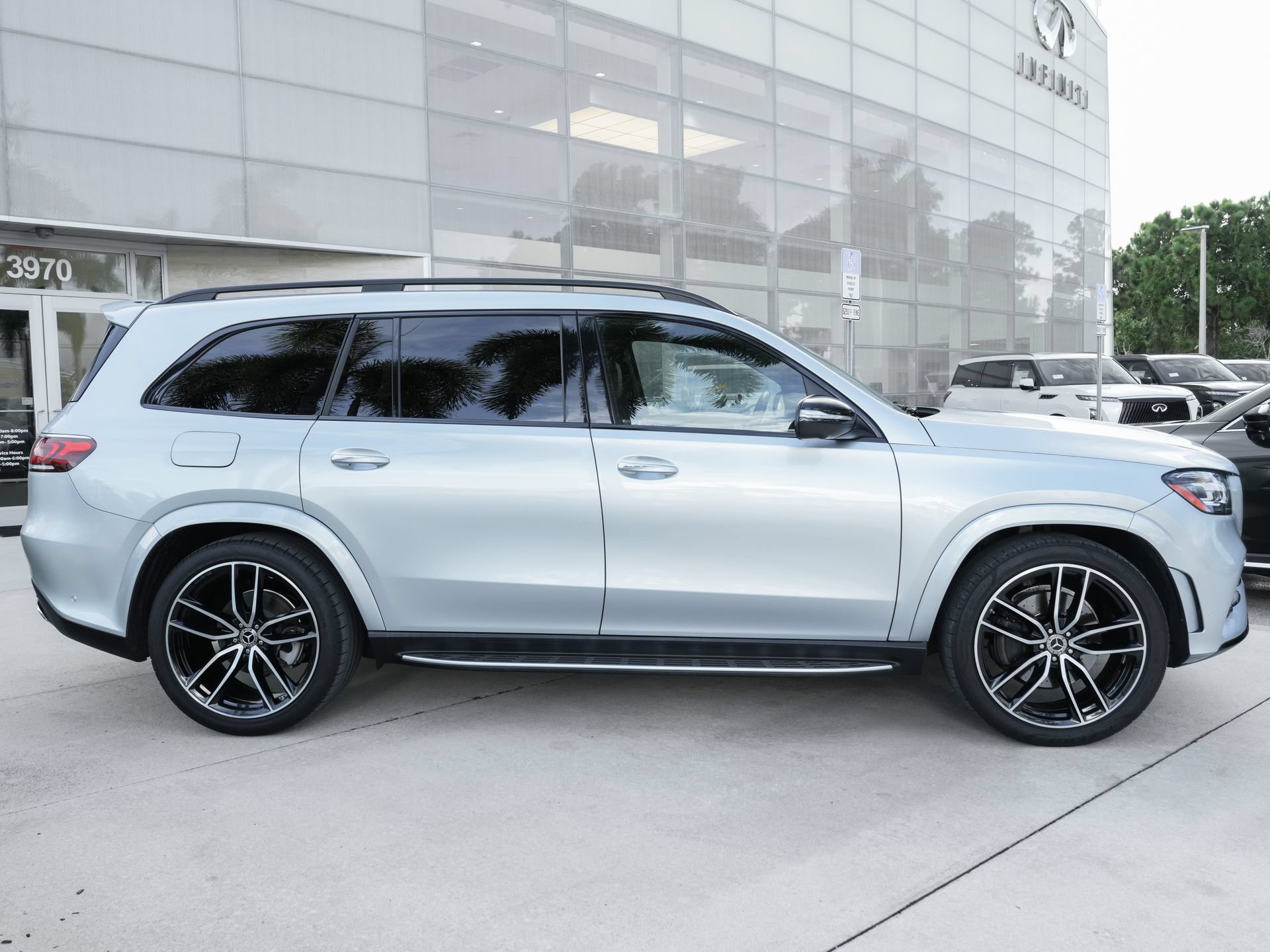 Used 2023 Mercedes-Benz GLS 450 4MATIC image 28