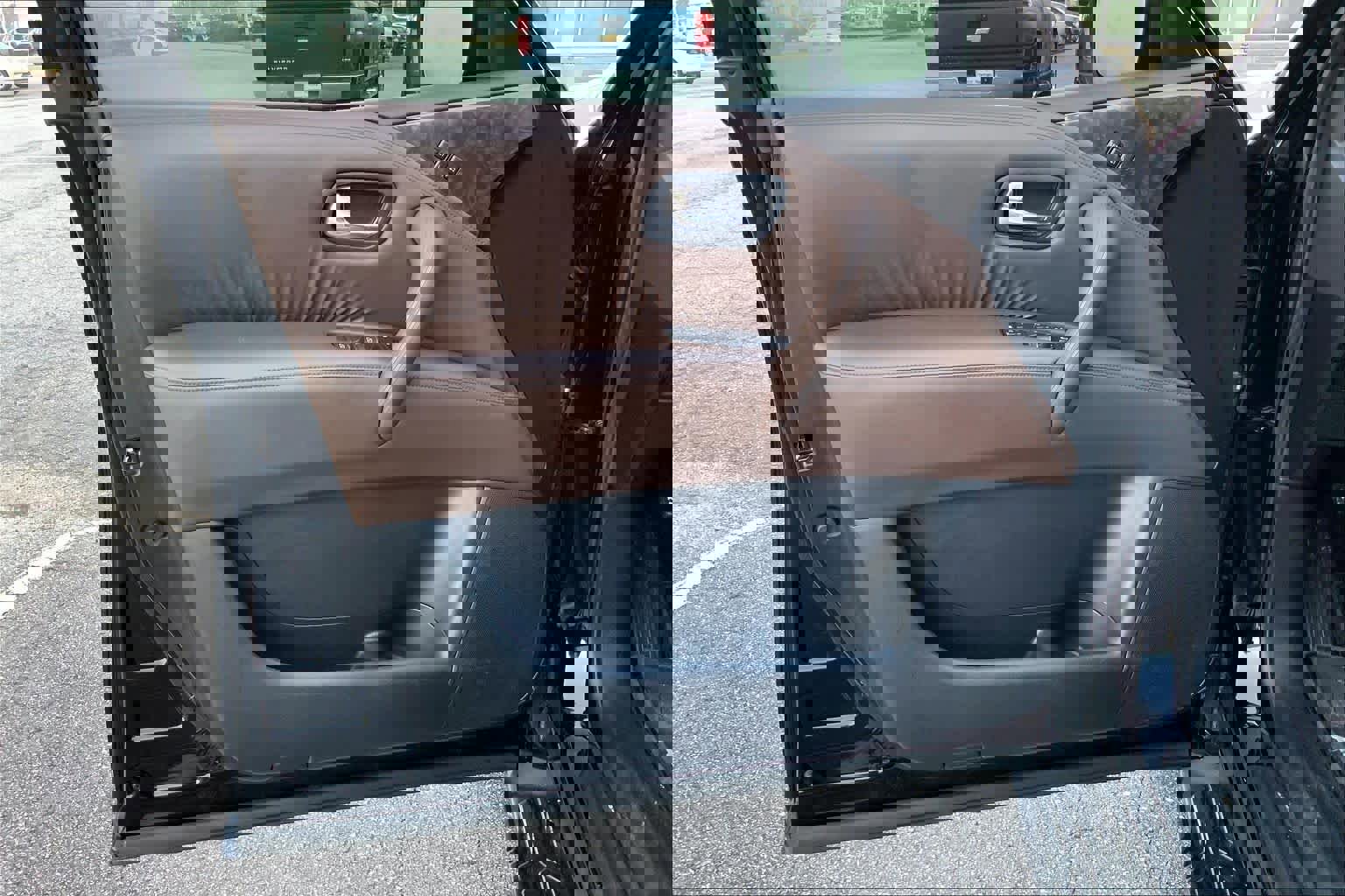 Used 2022 Nissan Armada Platinum w/ Captain's Chairs Package image 21