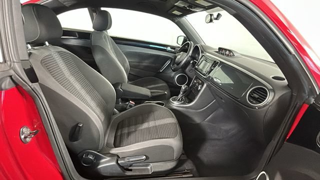 Used 2013 Volkswagen Beetle Turbo FWD image 30