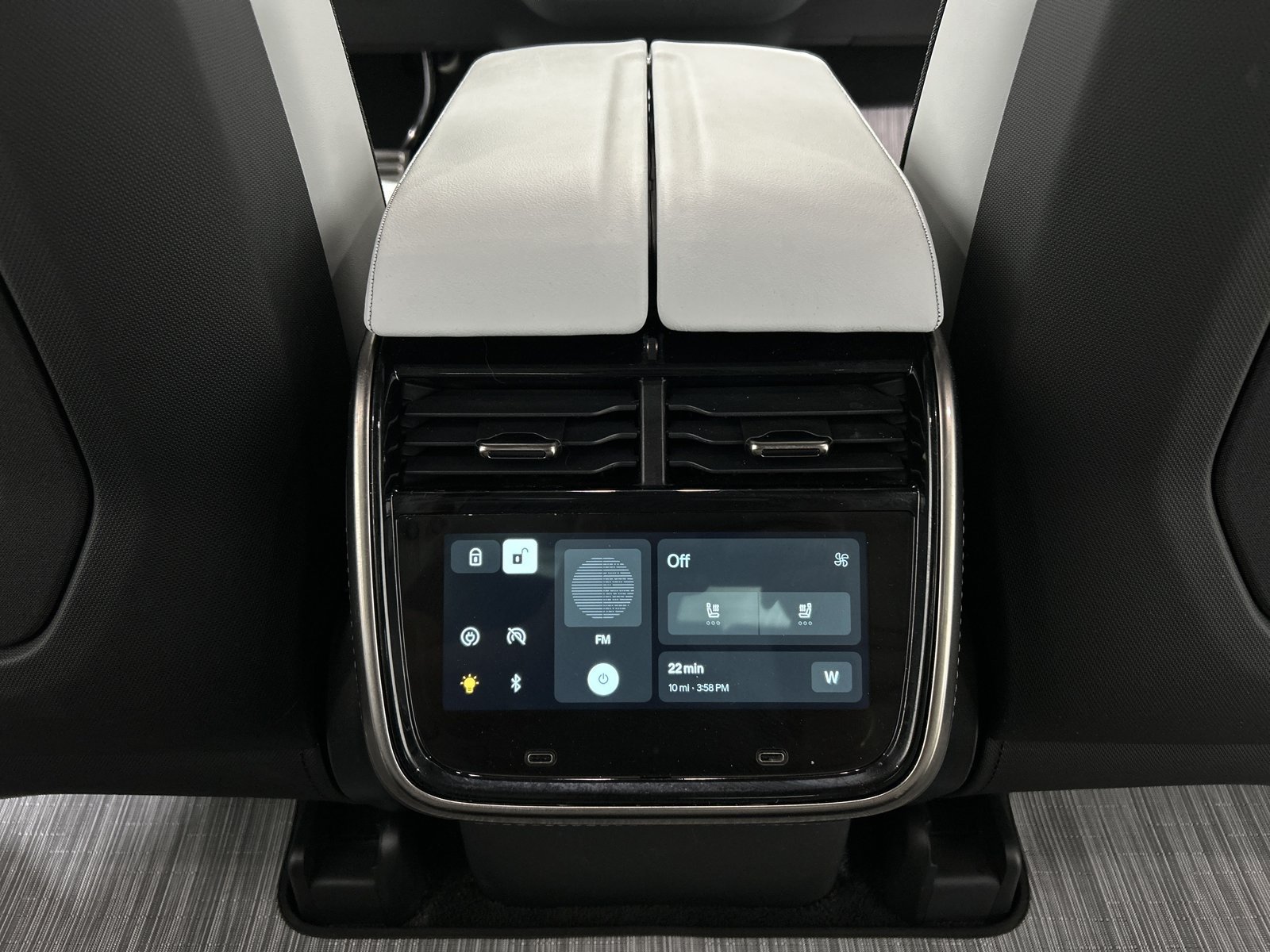 Used 2024 Rivian R1T Adventure Dual AWD/4WD image 28