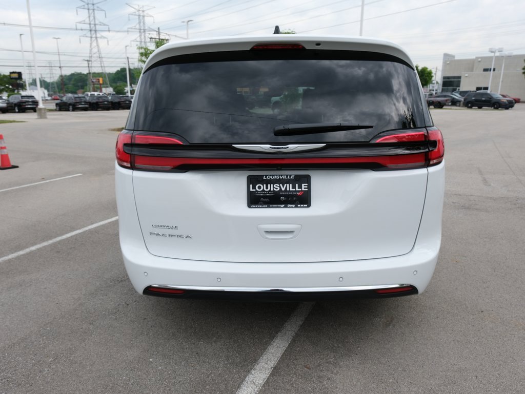 New 2025 Chrysler Pacifica Select image 9
