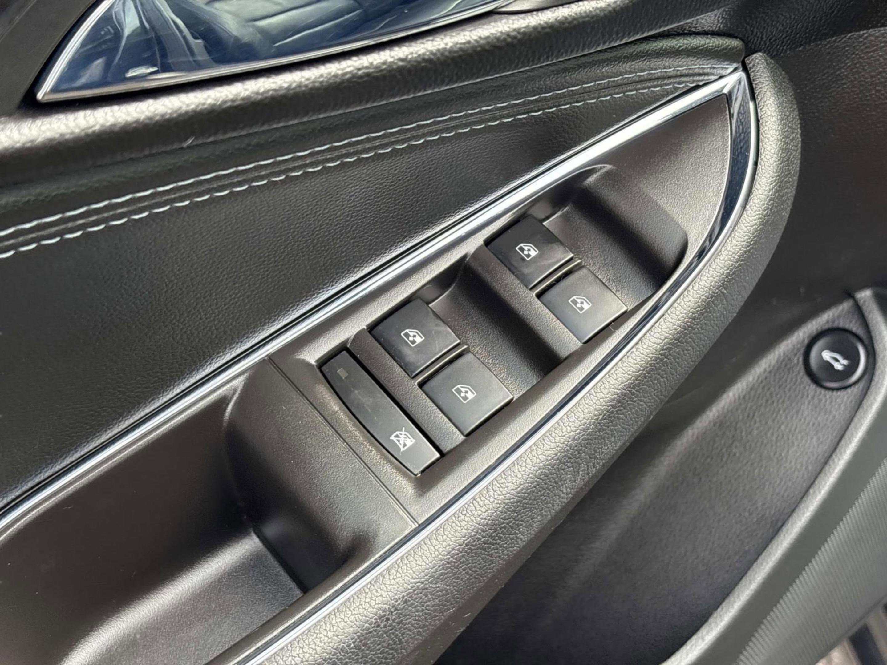 Used 2017 Chevrolet Cruze Premier image 23