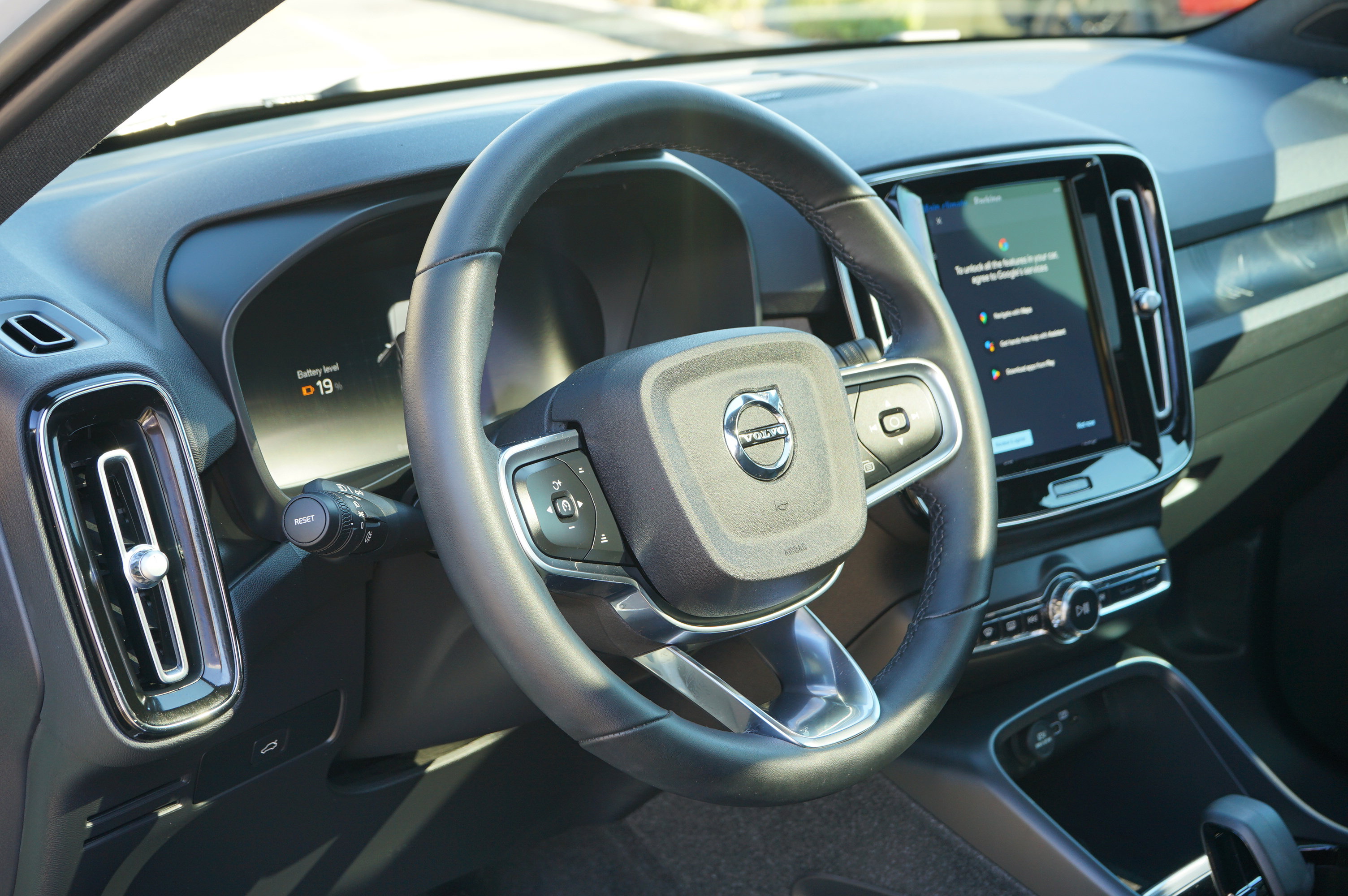 Used 2023 Volvo XC40 Recharge Ultimate image 19