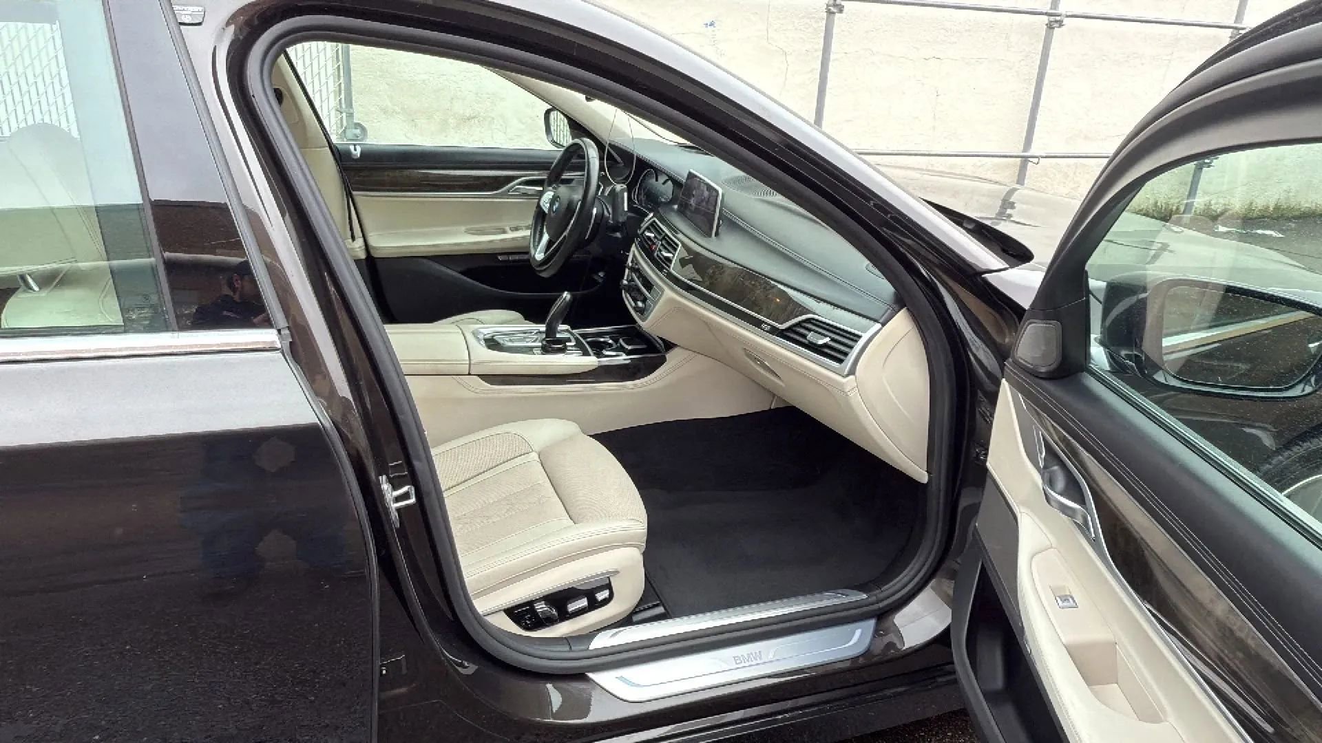 Used 2016 BMW 750i xDrive AWD/4WD image 25