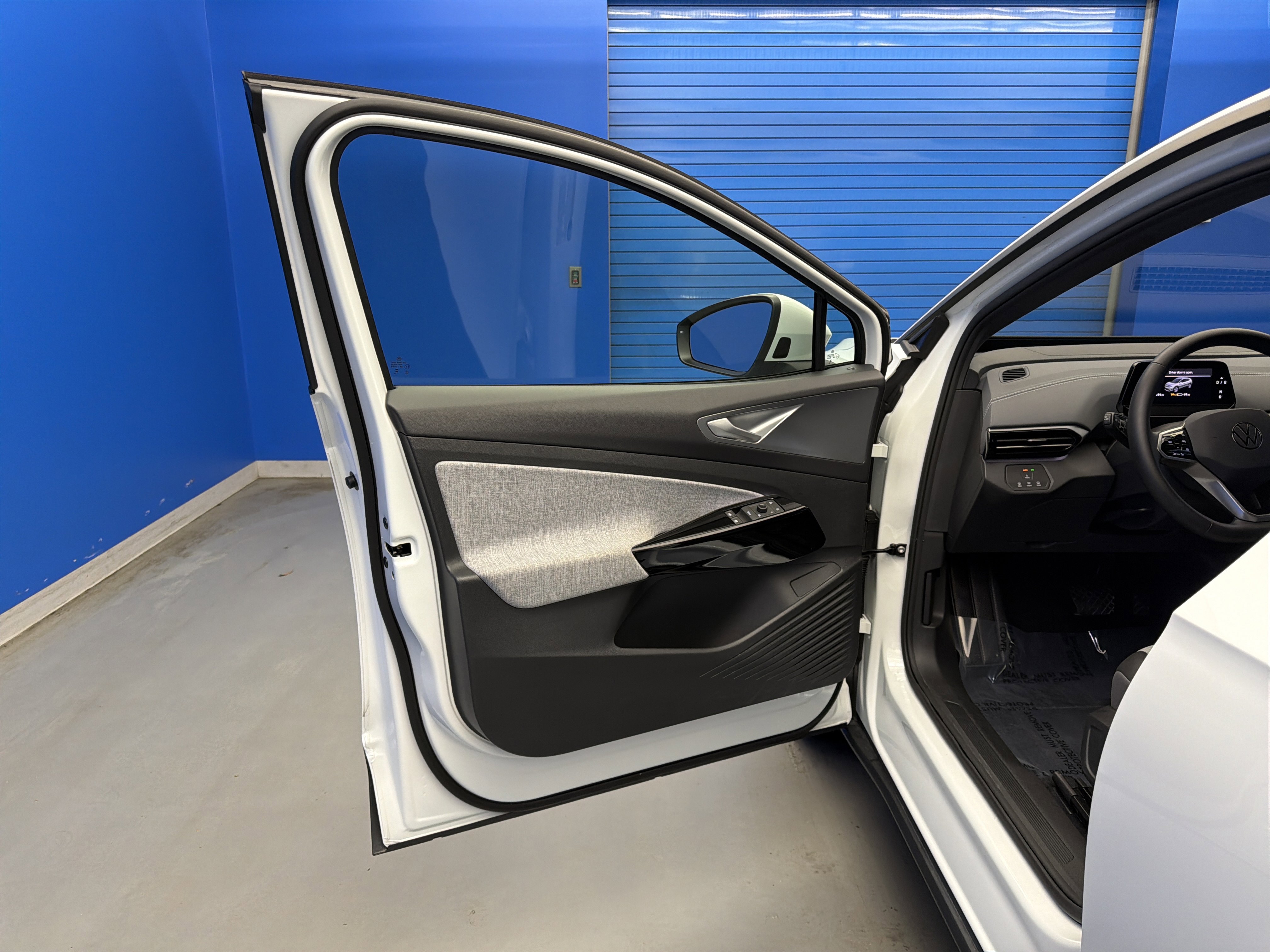 Certified 2025 Volkswagen ID.4 Pro AWD/4WD image 10